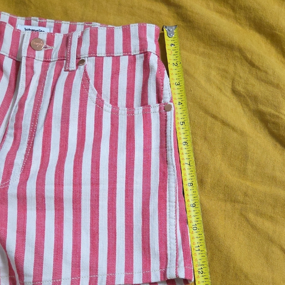 Wrangler High Waist Pink and White Shorts - Picture 9 of 10